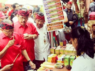 Koster Meninjau Produk Lokal Bali